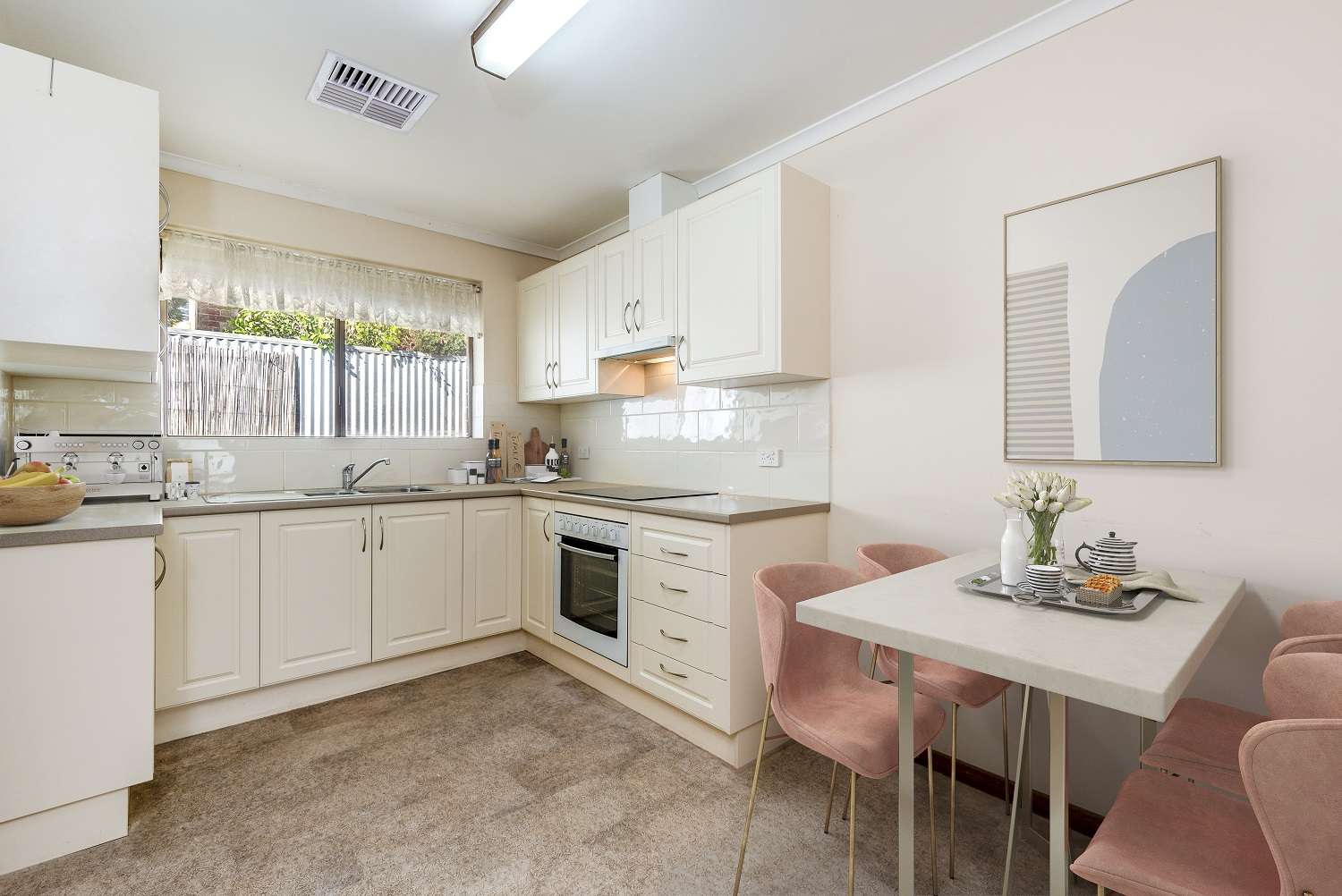 Two Bedroom - Easy Walk to Main Street