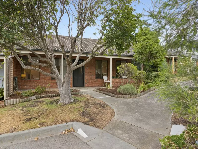 AVAILABLE NOW - Newly renovated 2br unit in peaceful position