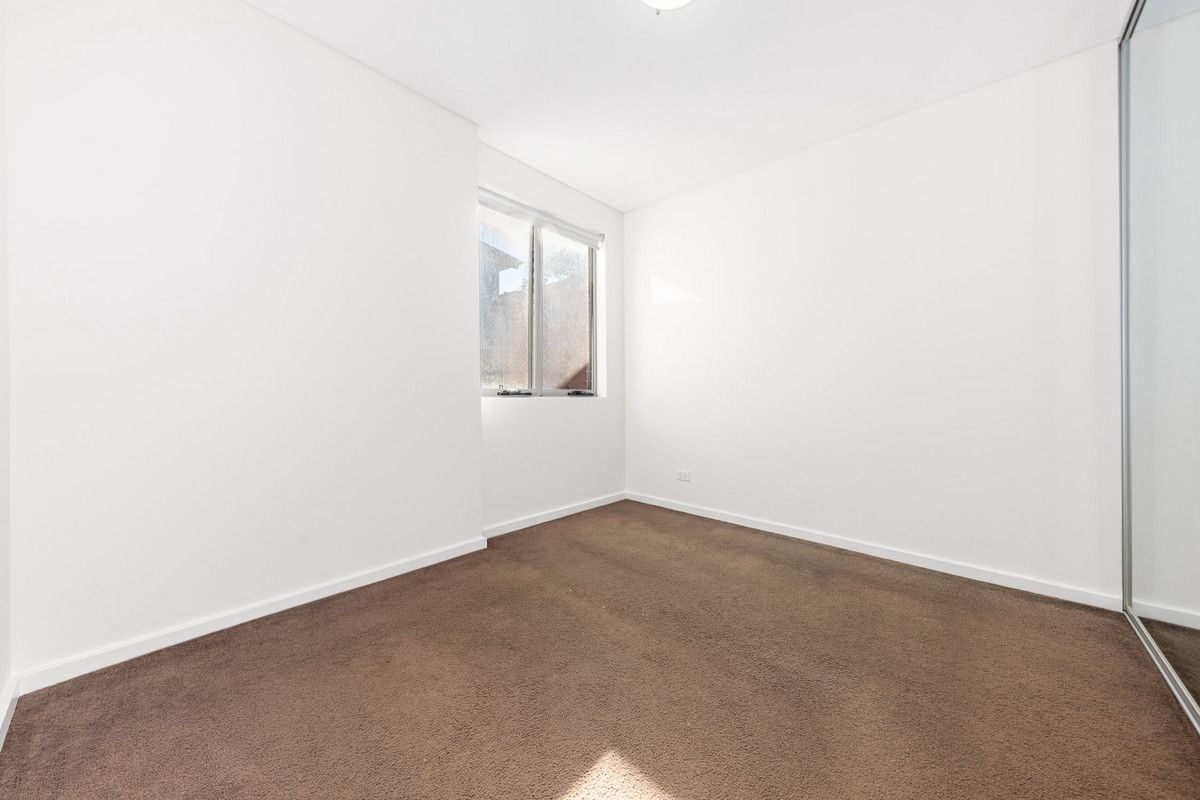 Spacious Open Plan living. This apartment has an excellent layout. Quiet location.