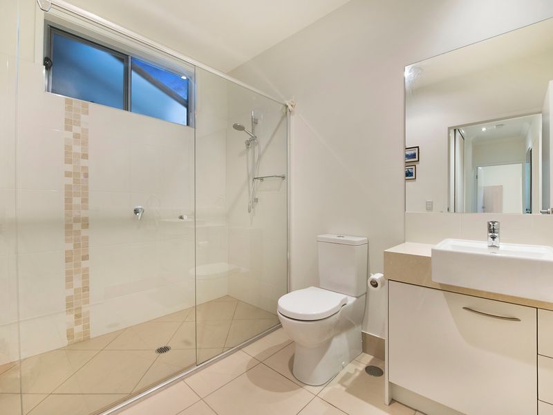 Luxury, Landing living