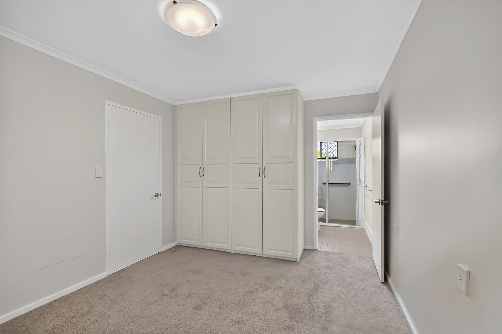 Lovely 1 bedroom unit in Frederick Guest Retirement Village in the heart of Bull Creek.
