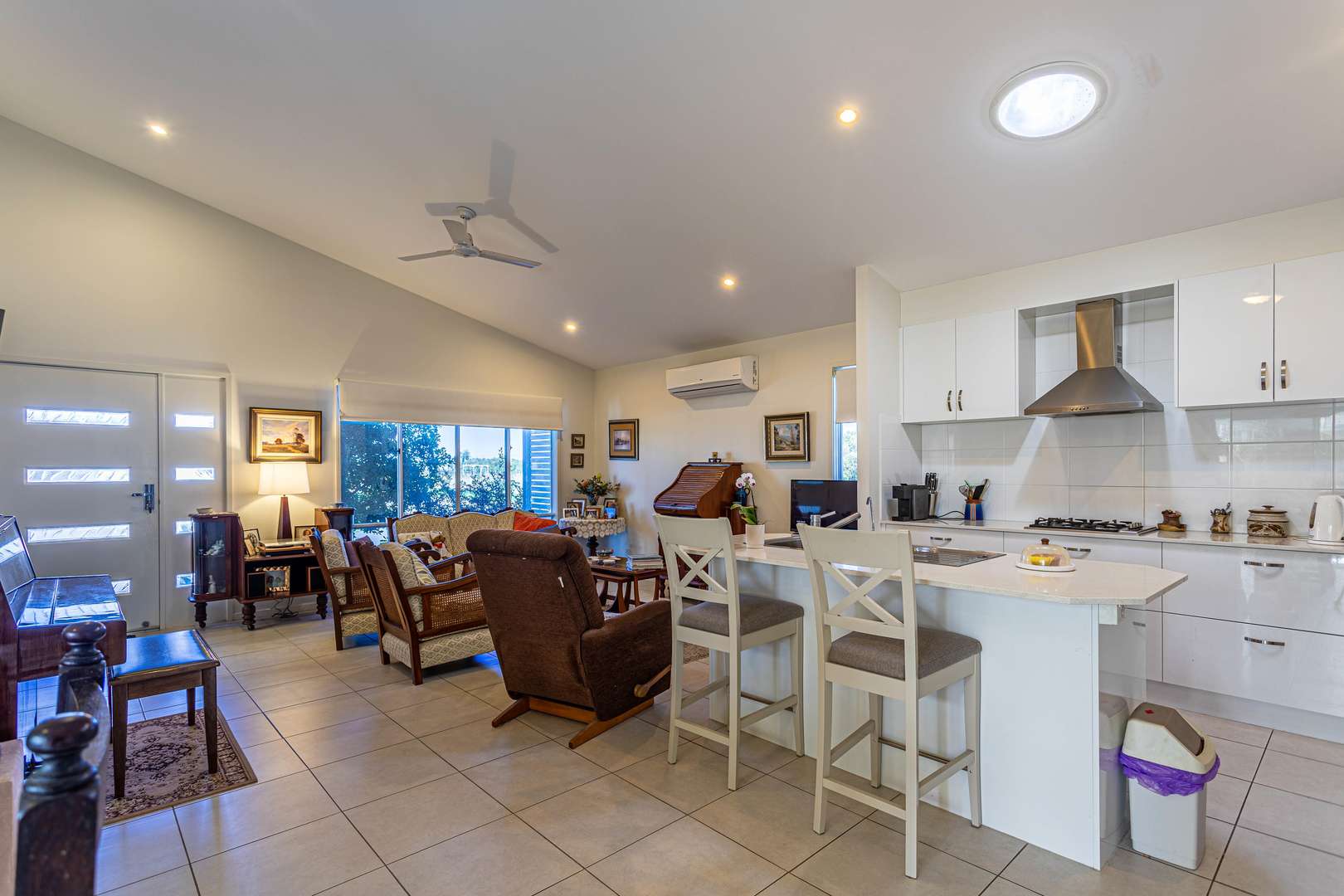 Palm Lake Resort Fern Bay - Close to all amenities