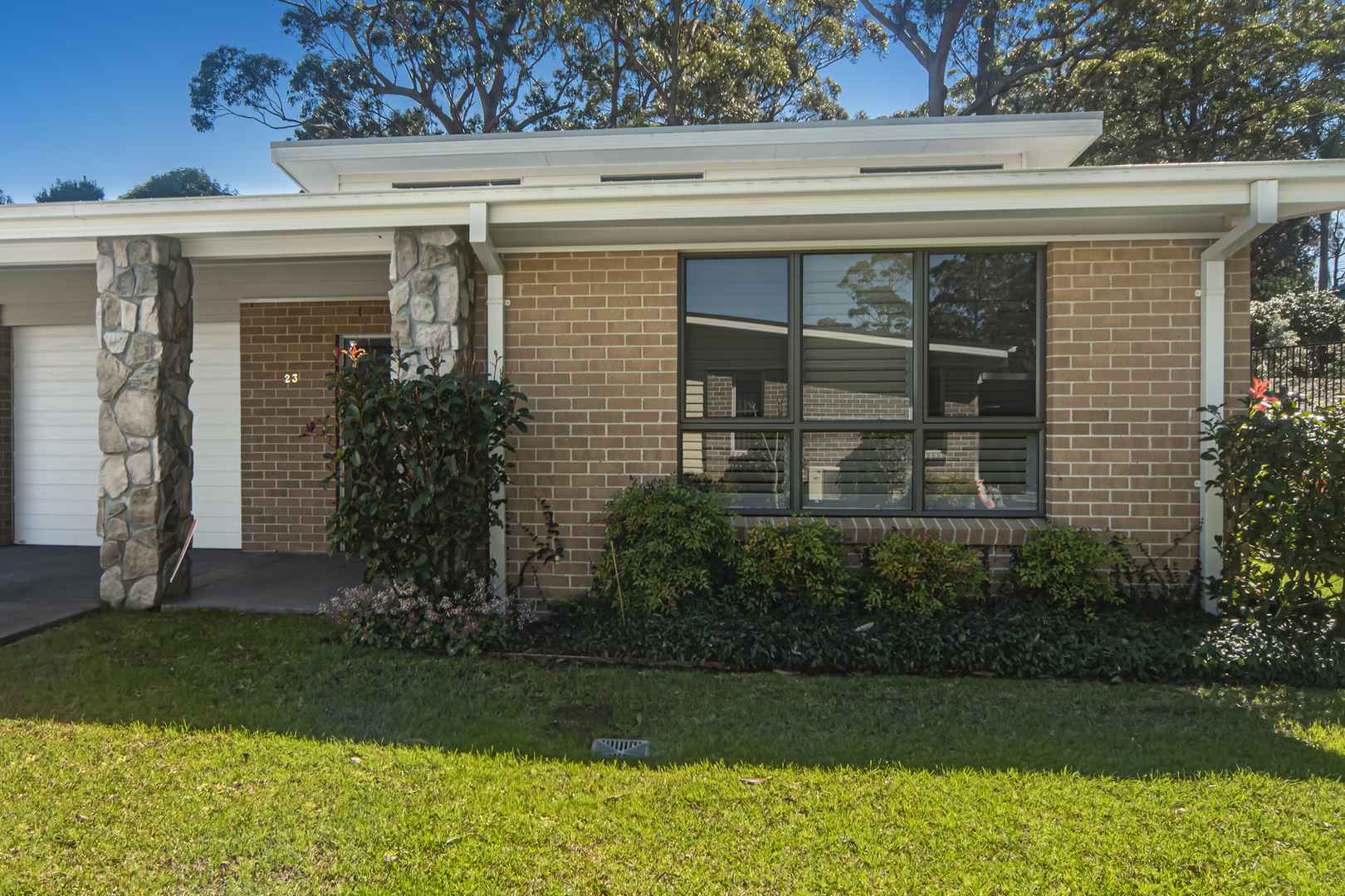 Coastal charm with flexible living and tranquil surrounds
