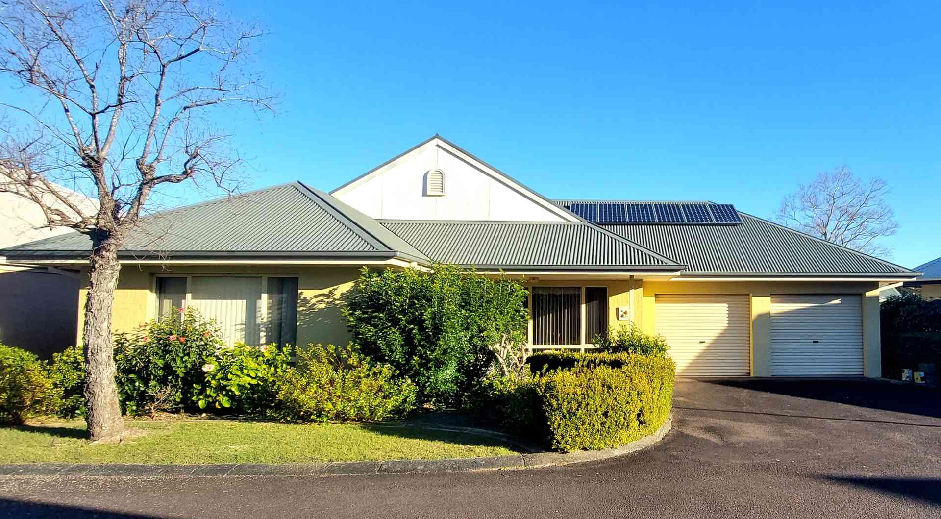 Spacious and Modern 3 Bedroom Home with double garage - Home 14 Nirvana