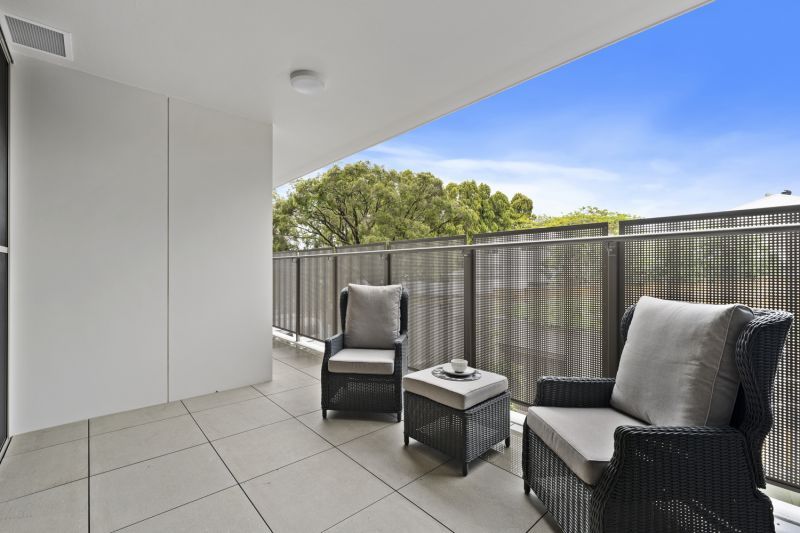 Contemporary east-facing third-floor two-bedroom apartment with reserve views