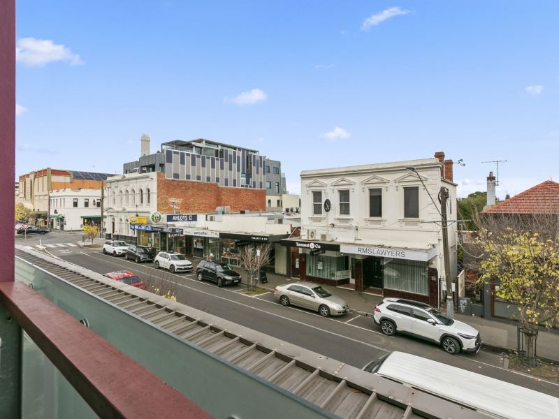 Bright, Airy Apartment with Balcony Views and Modern Finishes