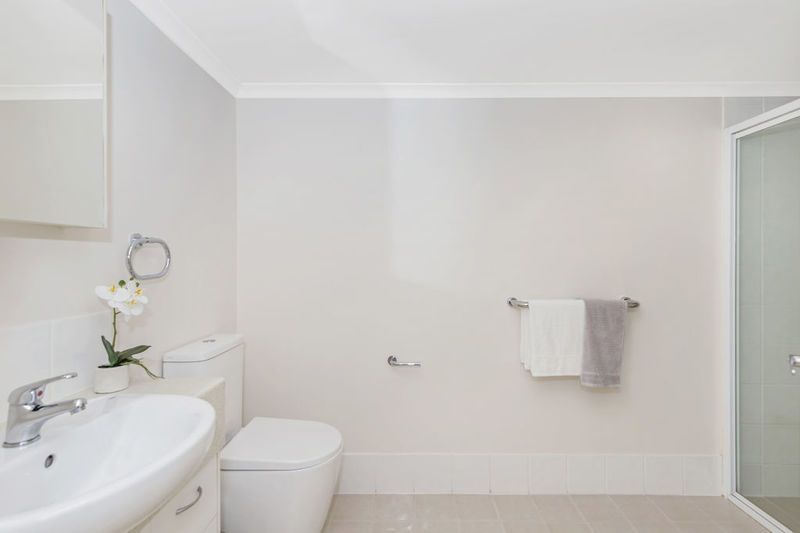 Modern 1 bedroom plus study - under renovation