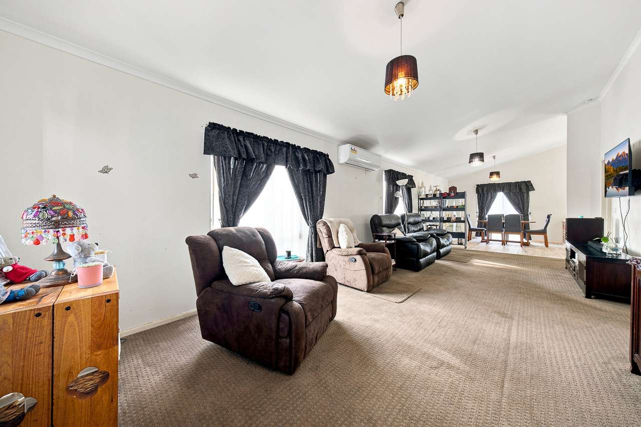 Palm Lake Resort Willow Lodge - 1 Colonial Drive, Bangholme  3175 - Corner Home With Dual Air Conditioning