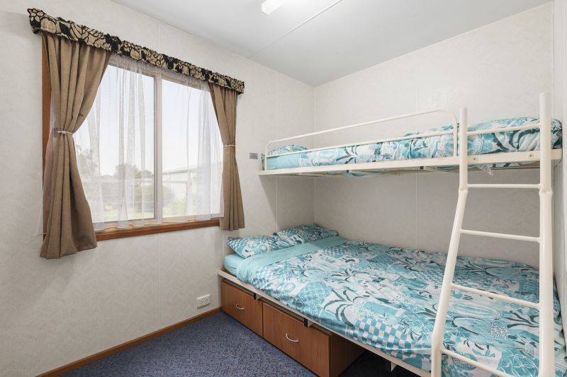 2 Bedroom Home- Pool Views- Prime Location!