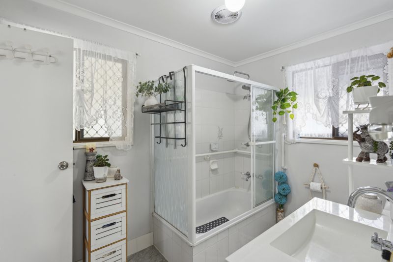 Charming Home with Vibrant Surrounds