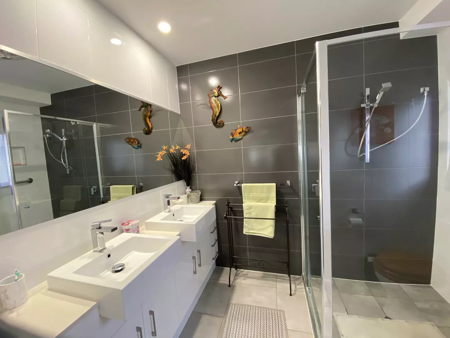 IT FELLS LIKE HOME - 265 OUTLOOK