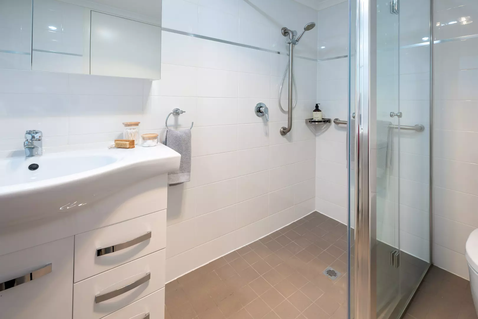 Eldercare College Green: ground floor two-bedroom unit close to the city