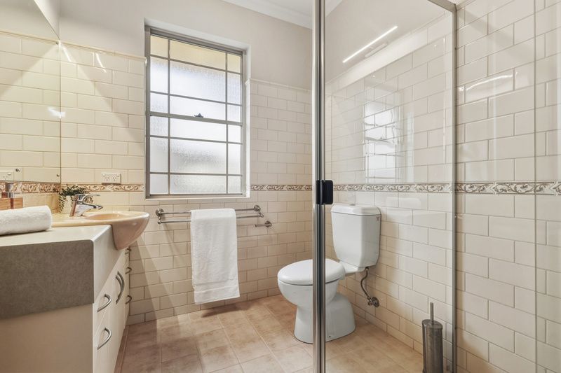 Sunlit Villa with Lush Gardens and Entertainer’s Delight