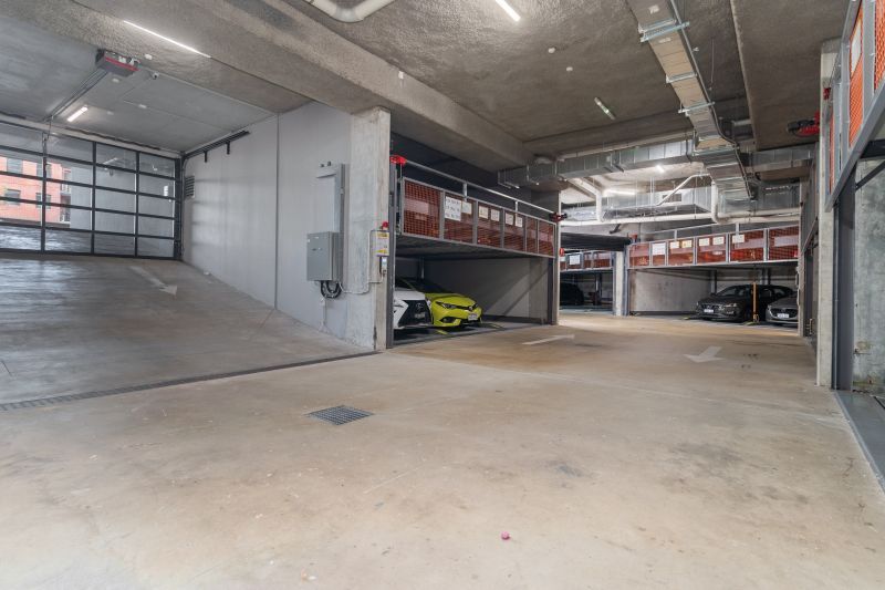 Stunning Views and Urban Lifestyle!!