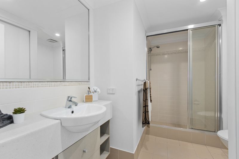 Light & Bright Living, Refurbished... See it to Believe it!!