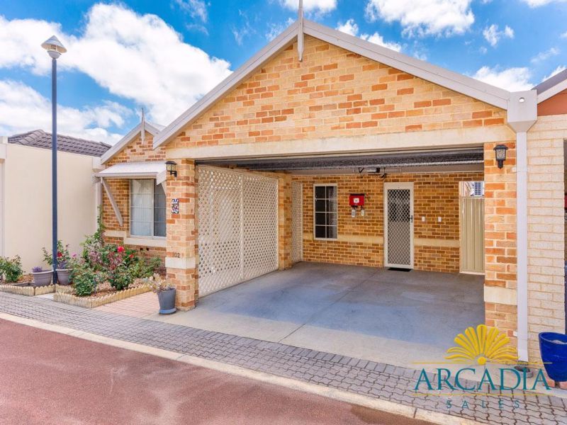ARCADIA WATERS MADDINGTON - Close to the Clubhouse, with Stone Benchtops.