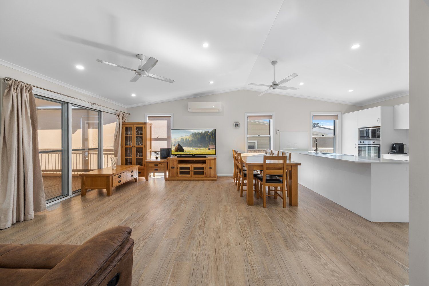 Warm & Inviting Living!