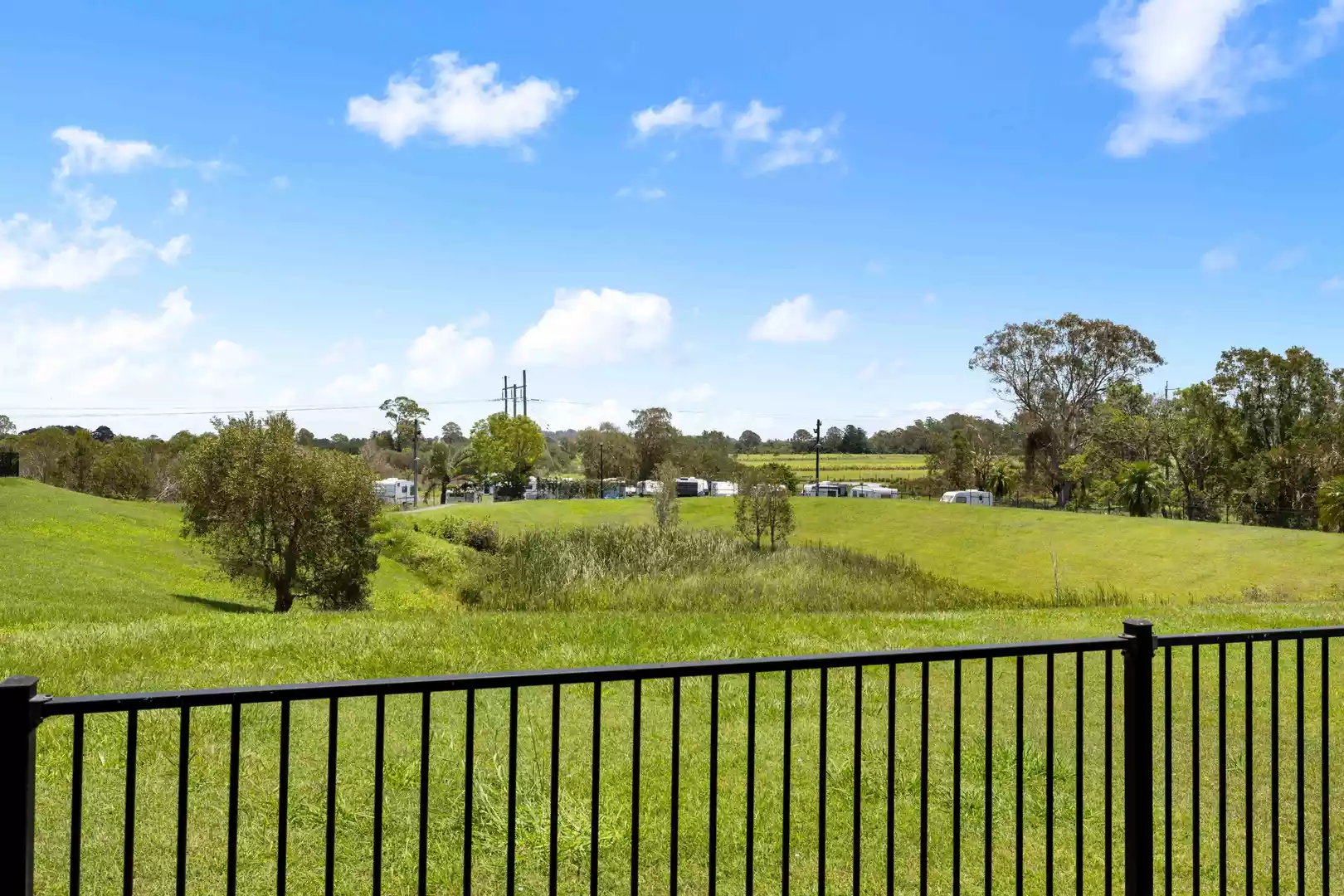 Great location for this 2 bedroom home plus study in Palm Lake Resort Eagleby