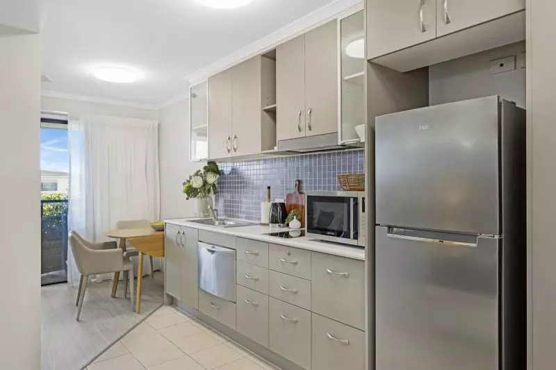 Ground-floor studio apartment with ocean views