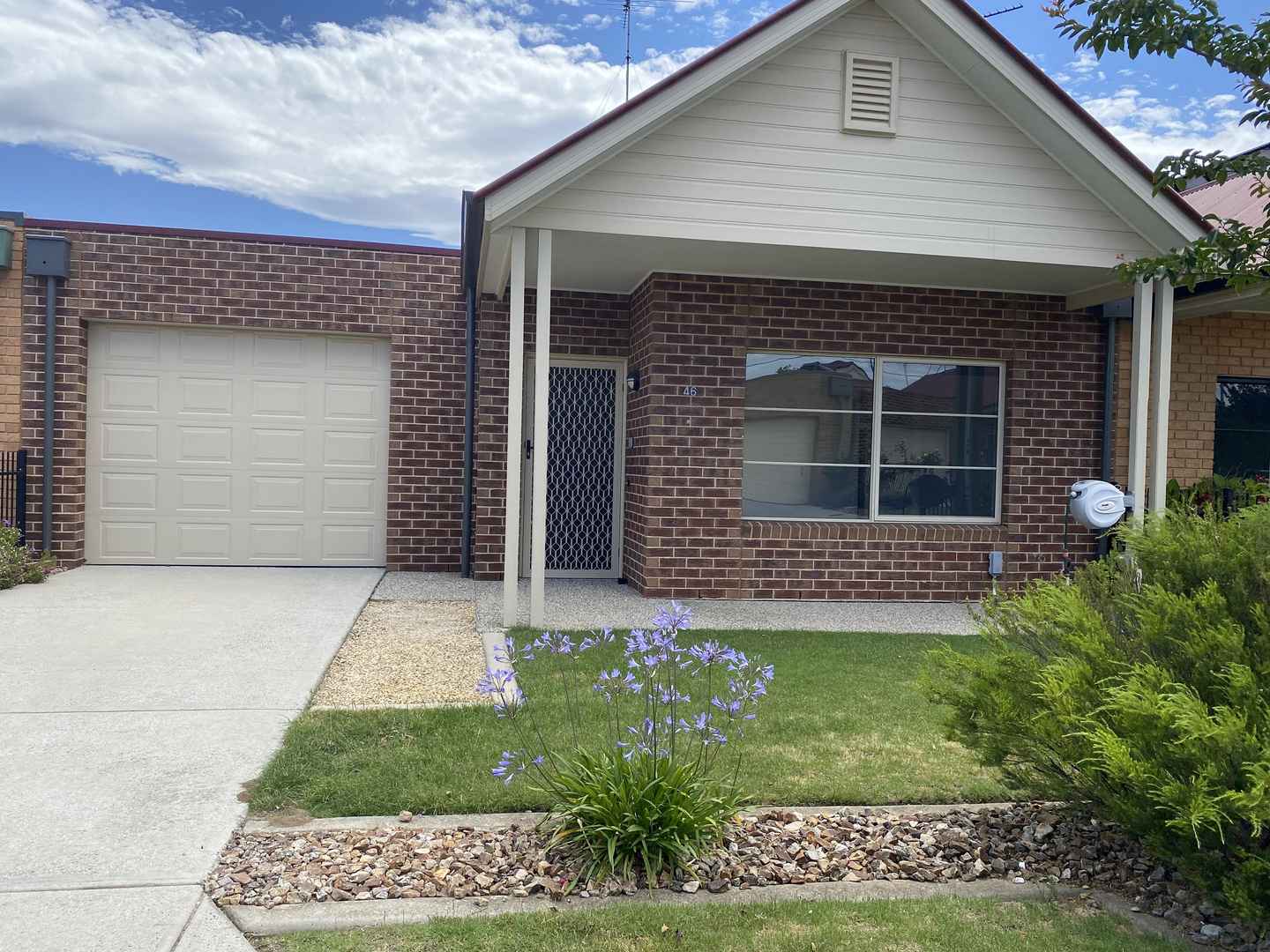 Spacious Modern 2 -Bedroom Villa 