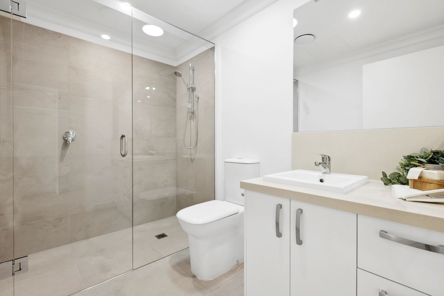 Experience Luxury Living at 6 Blueridge Close, Avondale Heights!