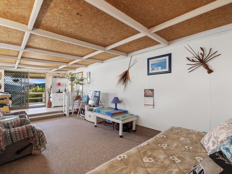 Priced to Sell - Spacious 2 Bedroom Residence – just a short stroll to beach, river & lagoon!