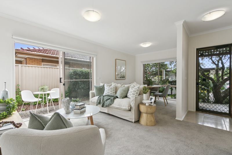2 bed villa with private courtyard and modern kitchen