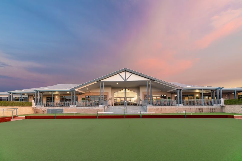 East facing ground level unit with access to the gardens