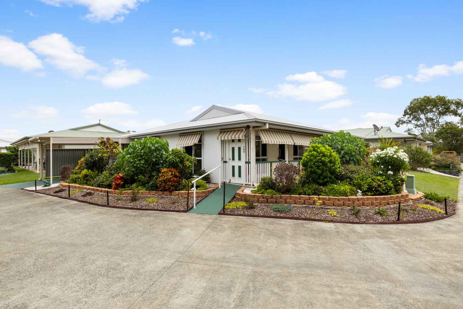 Home 100 3 bedroom Palm Lake Resort Carindale