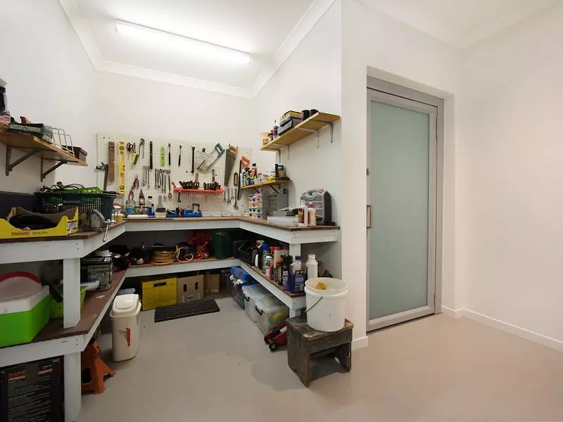 Luxury, Landing living