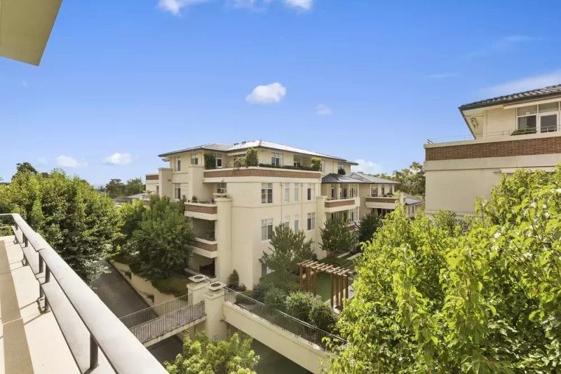 Bright & light with lovely garden views!