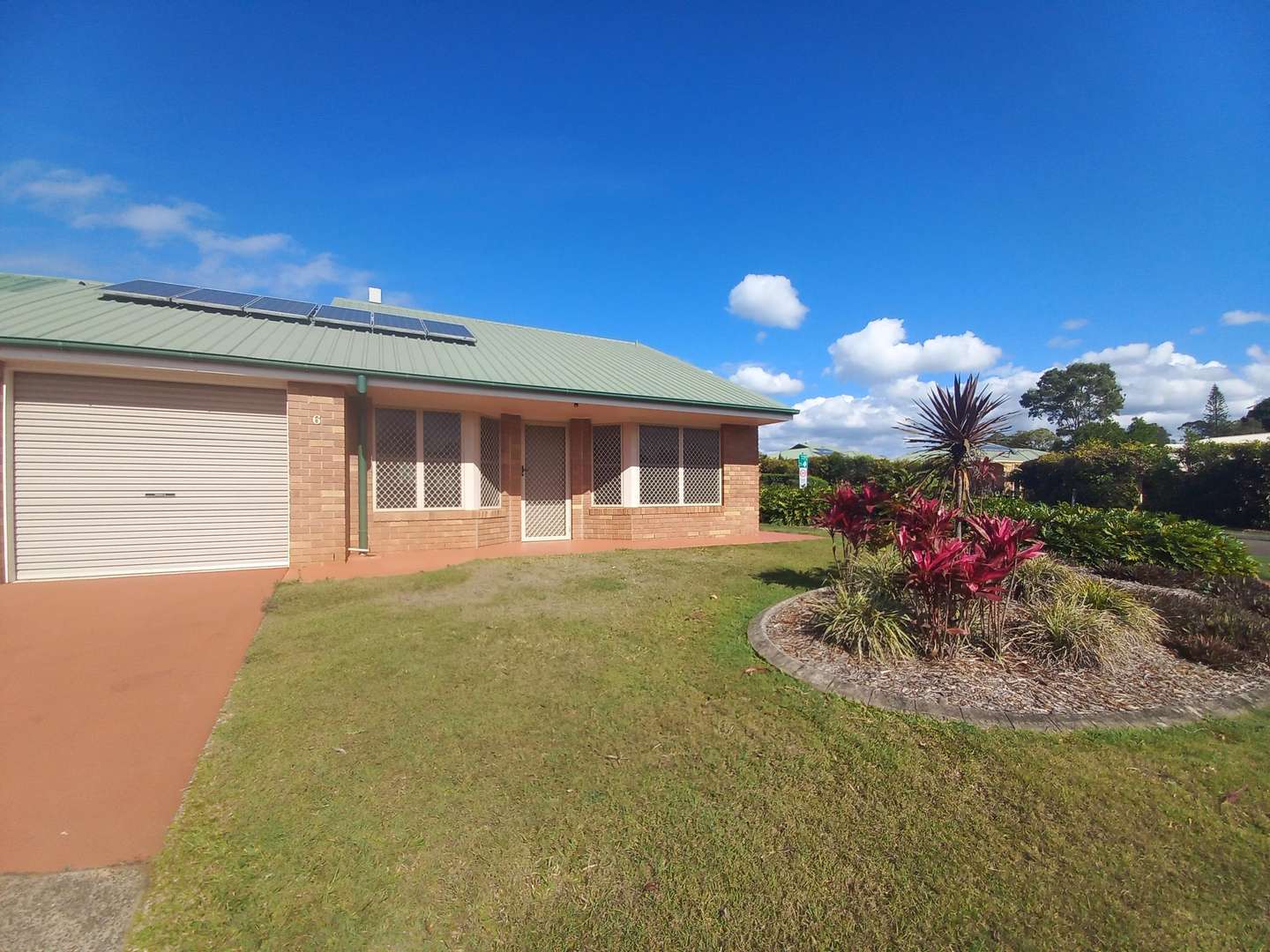 Perfectly located! Unit 6 Palmwoods Garden Village