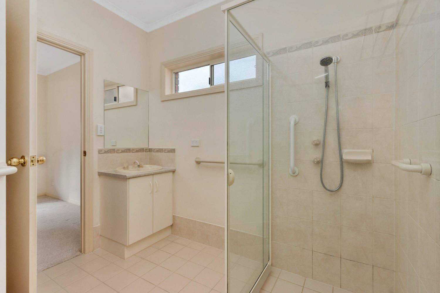 Spacious 3 Bedroom Home - Walk to Main Street