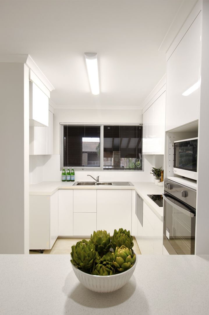 Modern Refurbished Two Bedroom Unit on the Ground Floor Surrounded by Gardens 