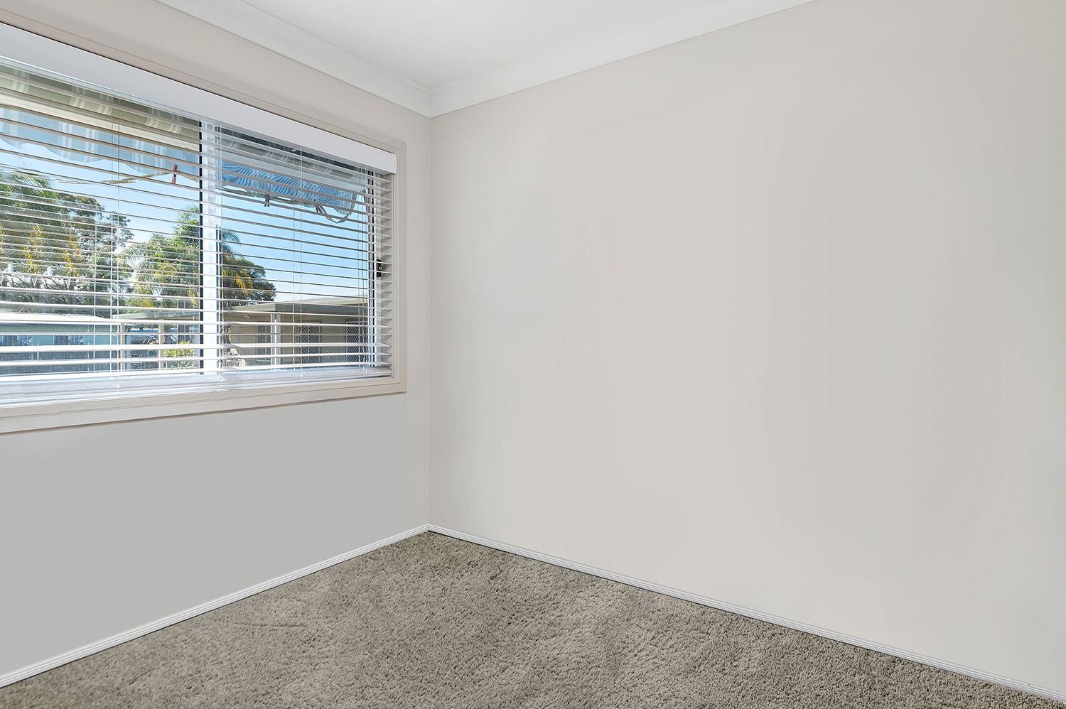 SOLD - ULTRA CONVENIENCE - 2 PARKING SPACES - Excellent Outdoor spaces