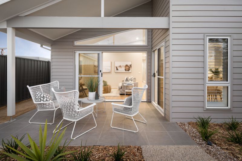 Write the next chapter of your story at Lakeside Lara & choose from our range of stunning home designs including the Gippsland.