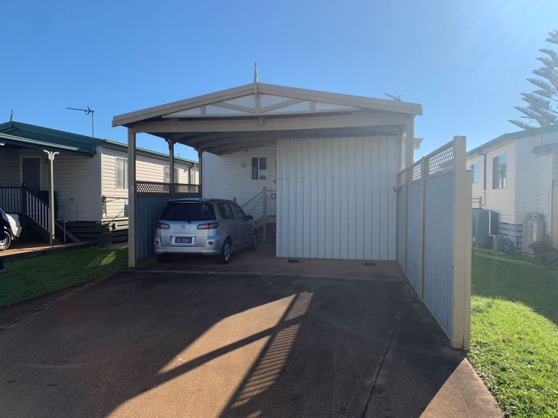 Jettys by the Lake - site 19