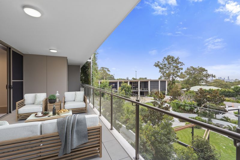 North-facing, fourth-floor apartment with views to the City.