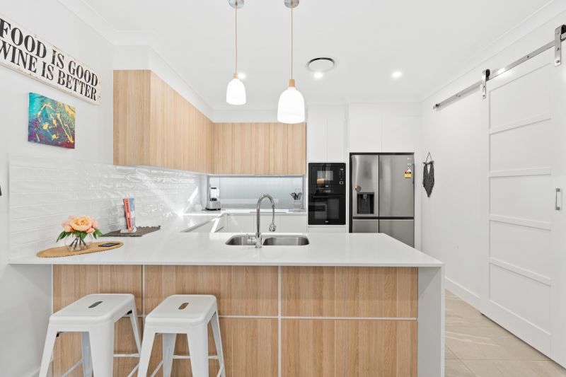 Relaxed Modern Living: Superb Location