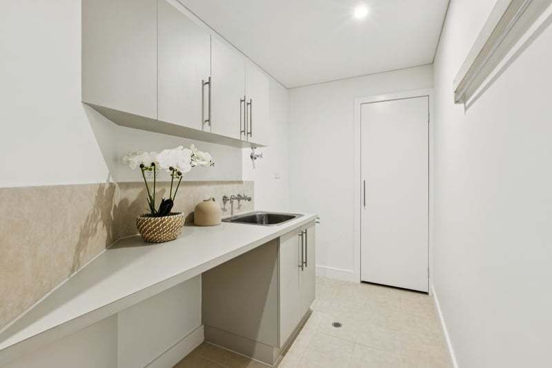 Stylish Space, Sunlit Private Balcony