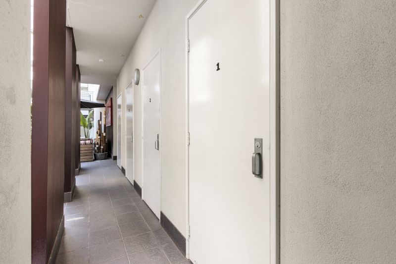 Light & Bright Living, Refurbished... See it to Believe it!!