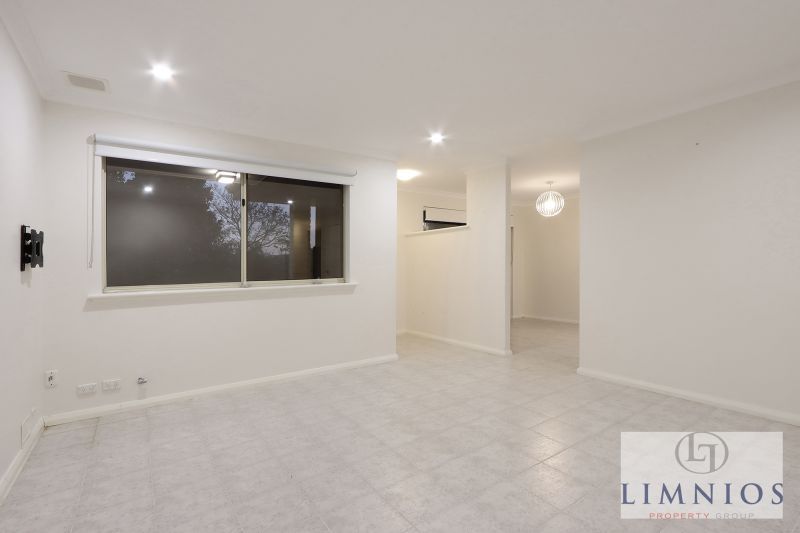 Street Front Home In Quiet Cul - De - Sac