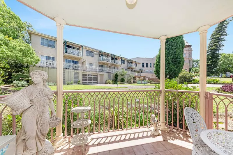 SOUGHT AFTER LAYOUT WITH DIRECT ACCESS FROM THE PATIO TO THE GARDEN AND SURROUNDING GROUNDS