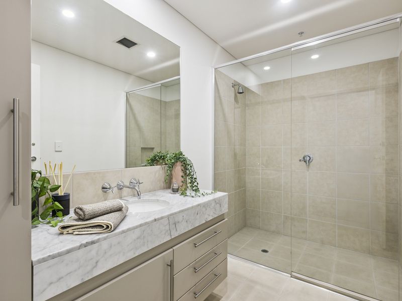 Elegant Apartment with City Views at Menzies Malvern