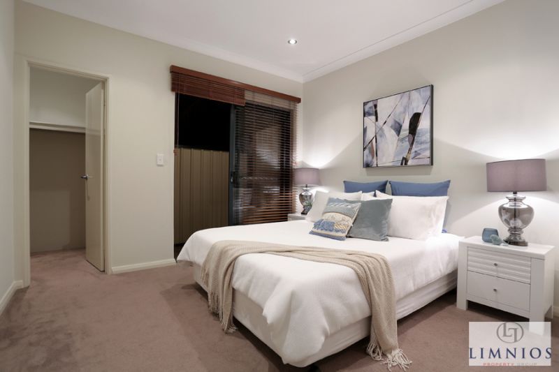 Spacious End Villa
