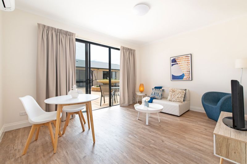 Spacious serviced apartment opening onto lovely communal courtyard
