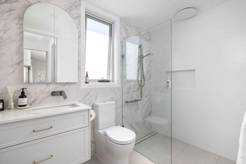 Enjoy Modern Elegance and Prime Corner Vantage