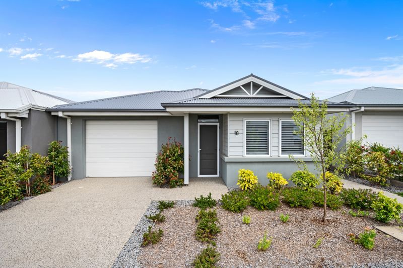 Relax & Enjoy this Spacious 2 -bedroom Home!