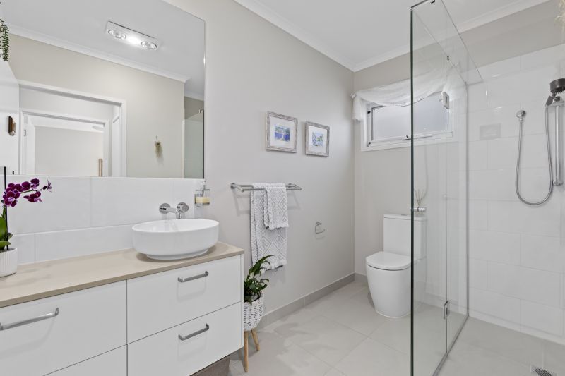 Light-Filled Design Meets Effortless Style