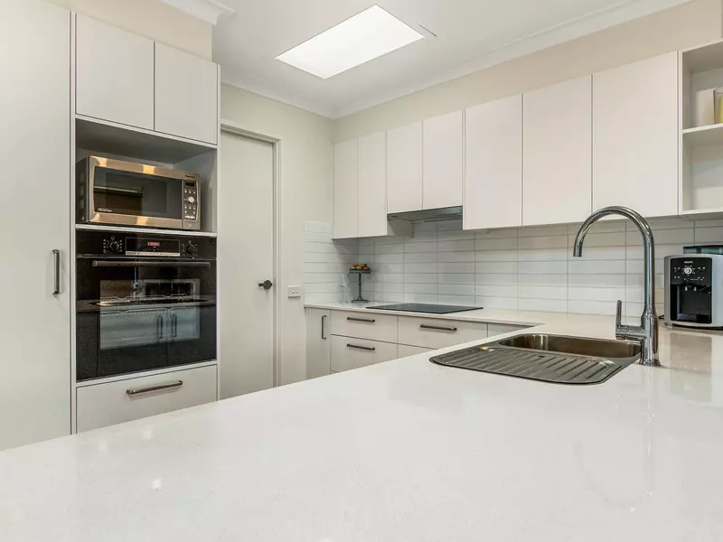 Fully Refurbished and Lovely Garden Outlook